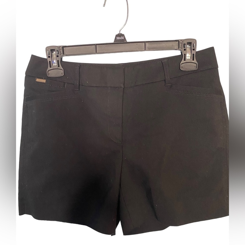 WHITE House, Black market dress shorts, size 0, and great condition
